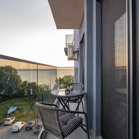 Apartment Golden Mirage Sunset